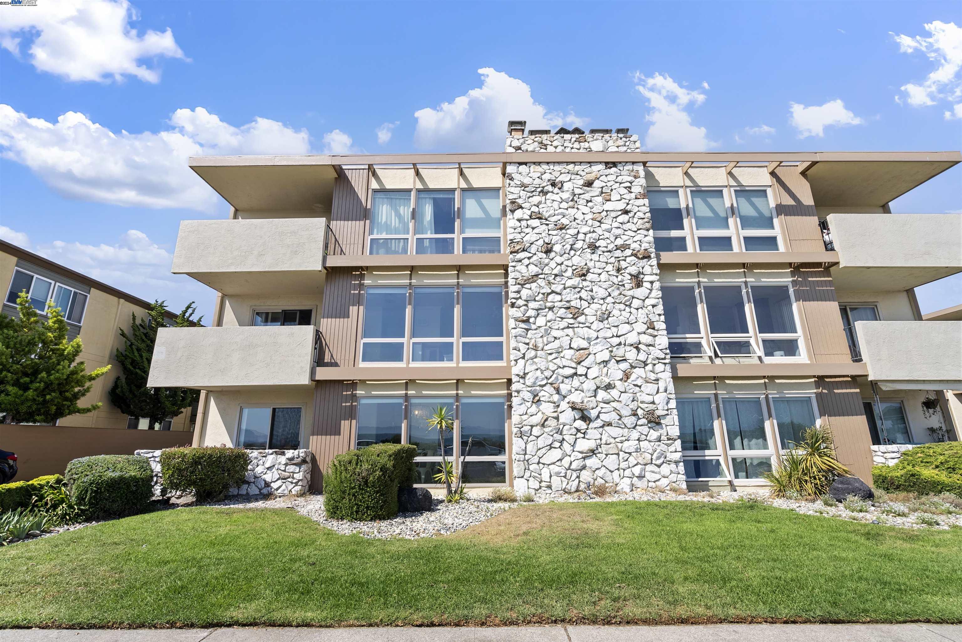 1825 Shoreline Dr # 102