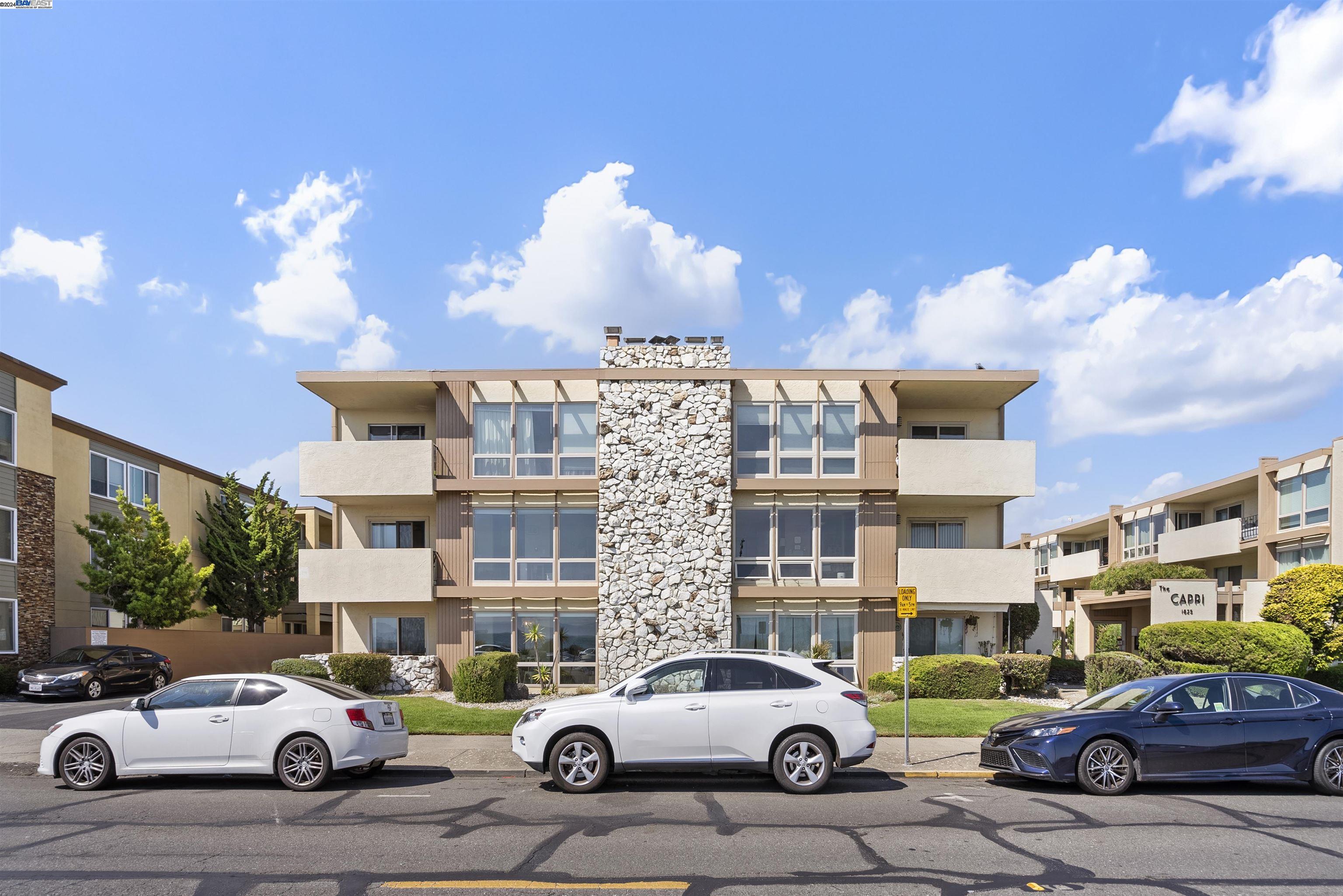 1825 Shoreline Dr # 102