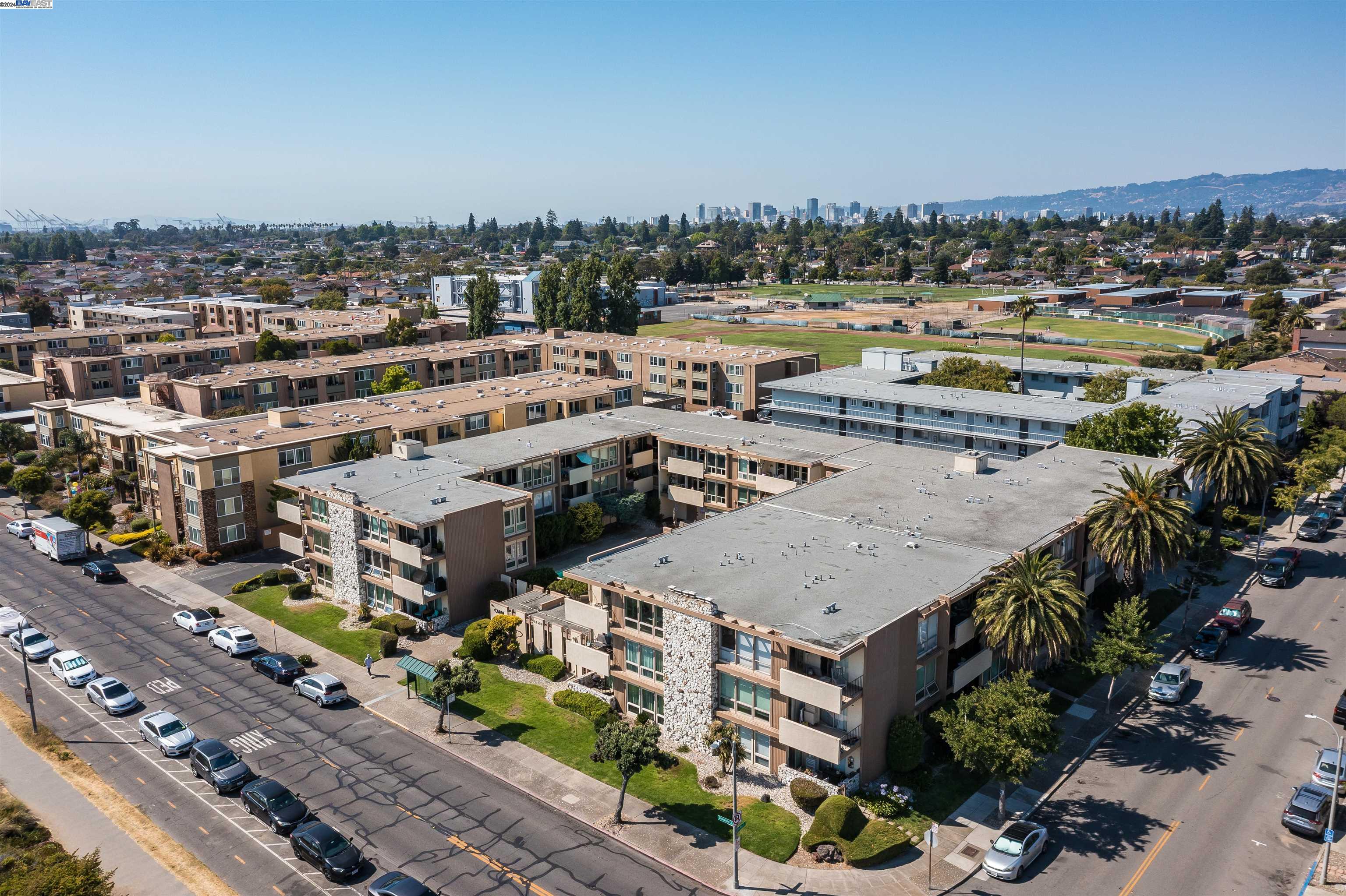 1825 Shoreline Dr # 102