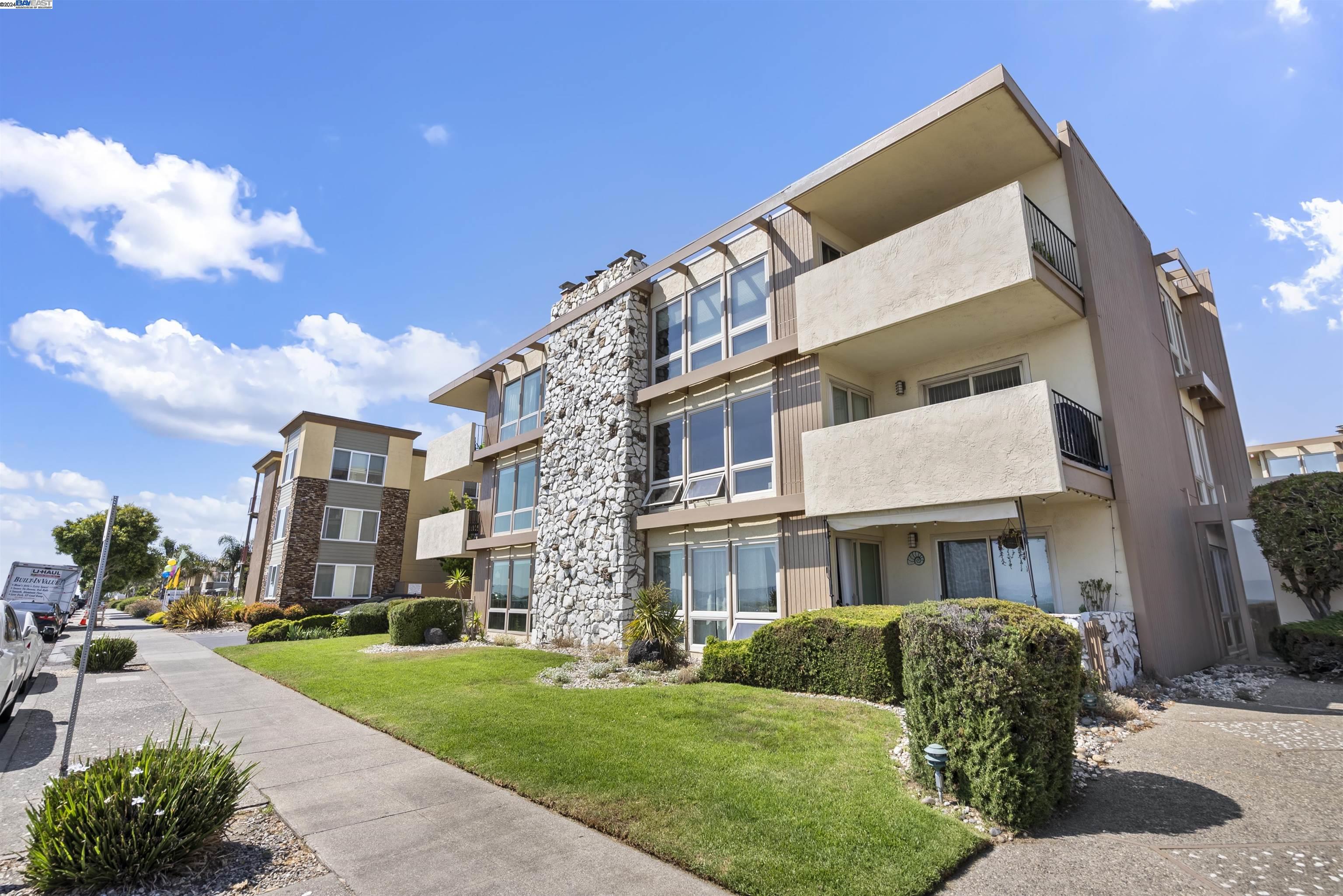 1825 Shoreline Dr # 102