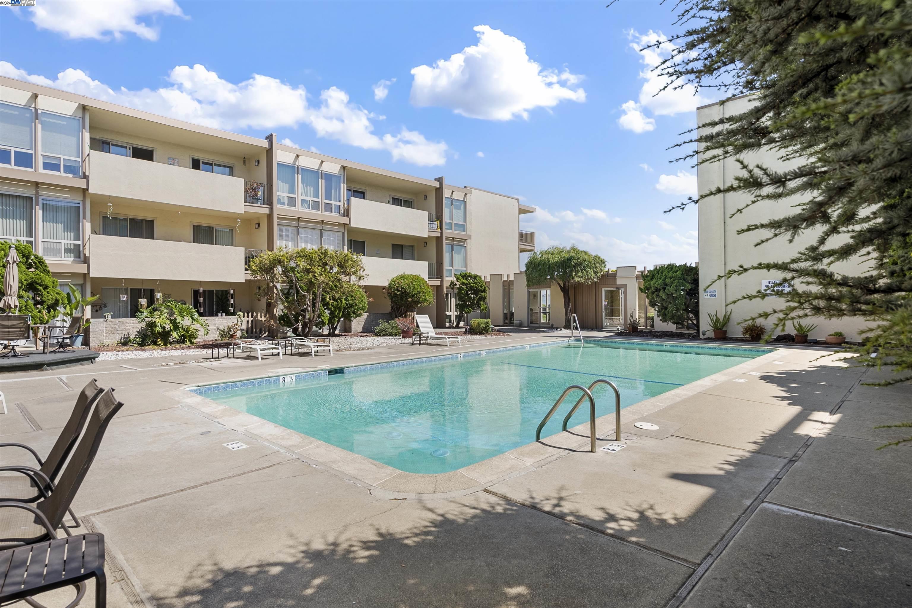 1825 Shoreline Dr # 102