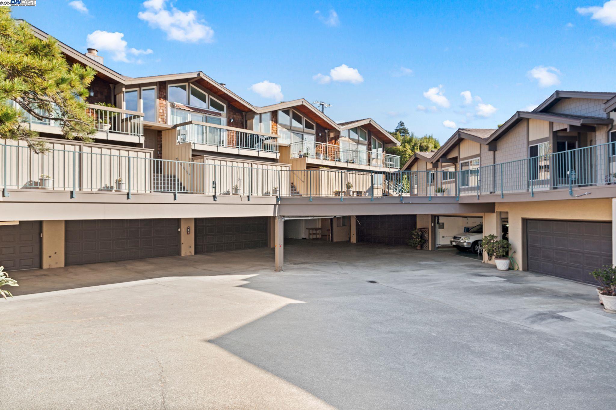 875 Portola Ave