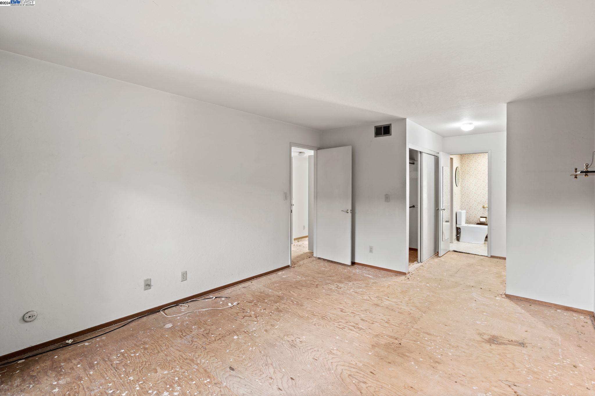 875 Portola Ave
