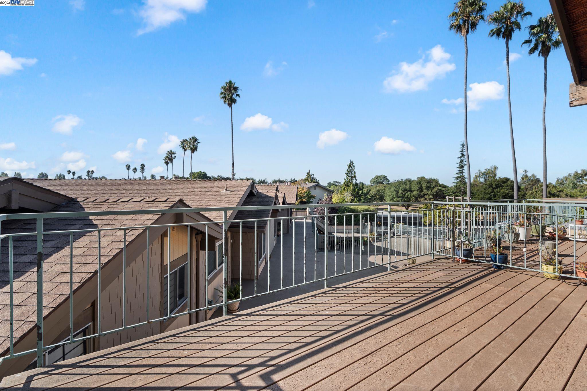 875 Portola Ave