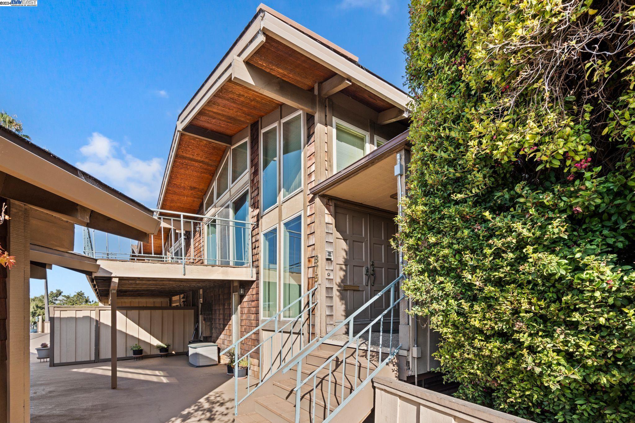 875 Portola Ave