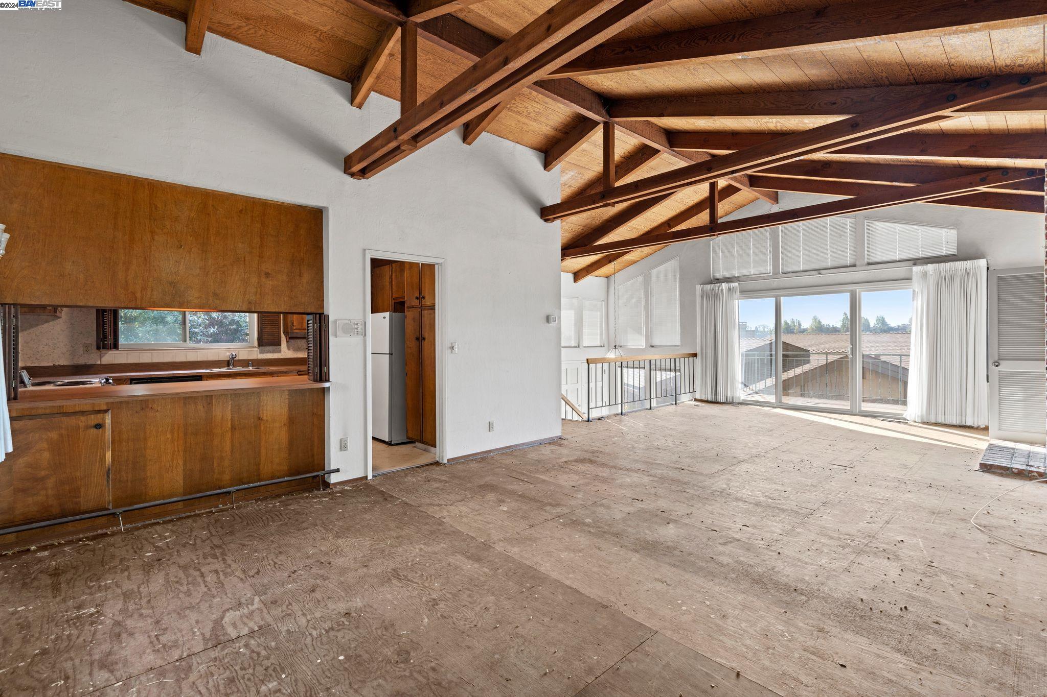 875 Portola Ave