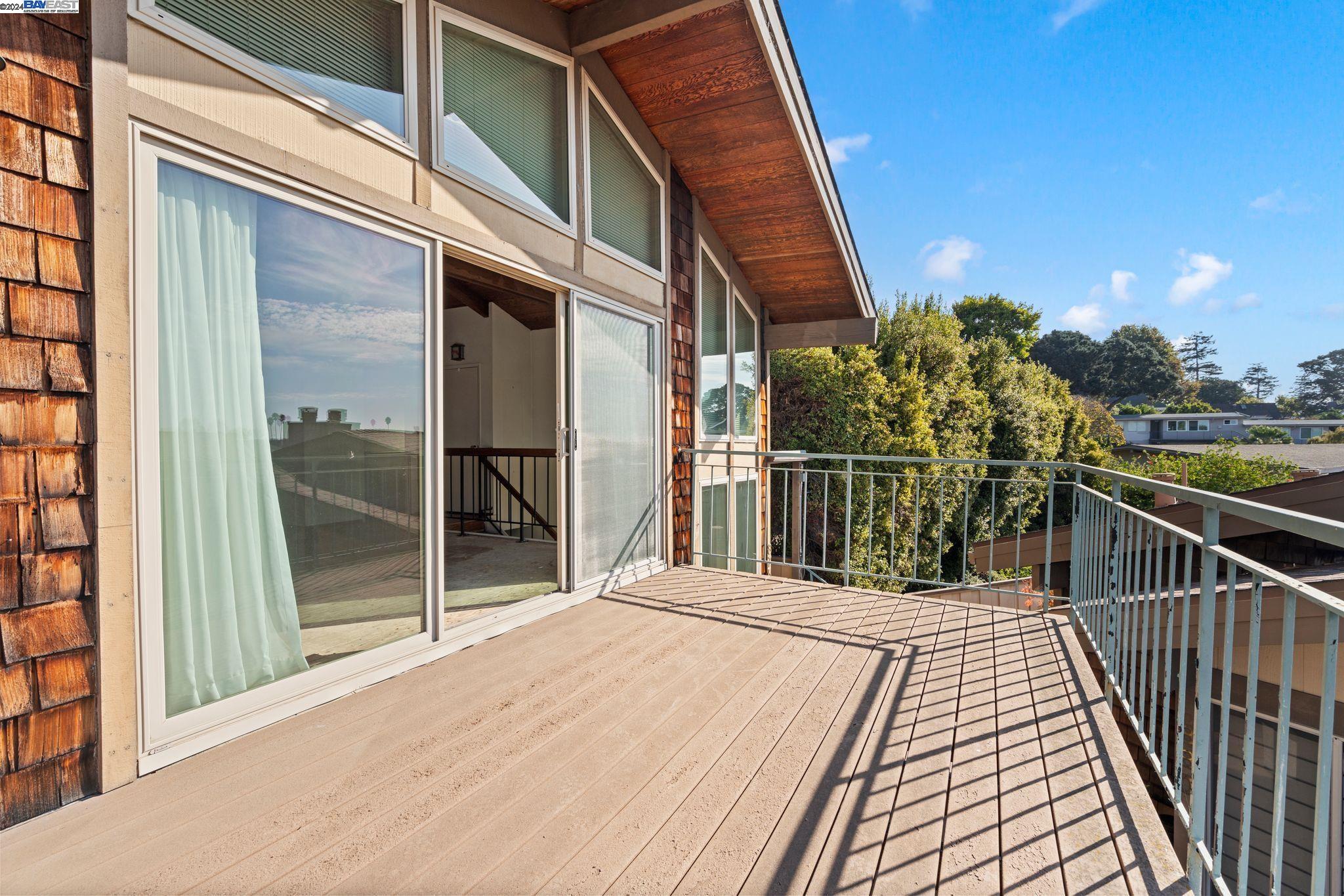875 Portola Ave