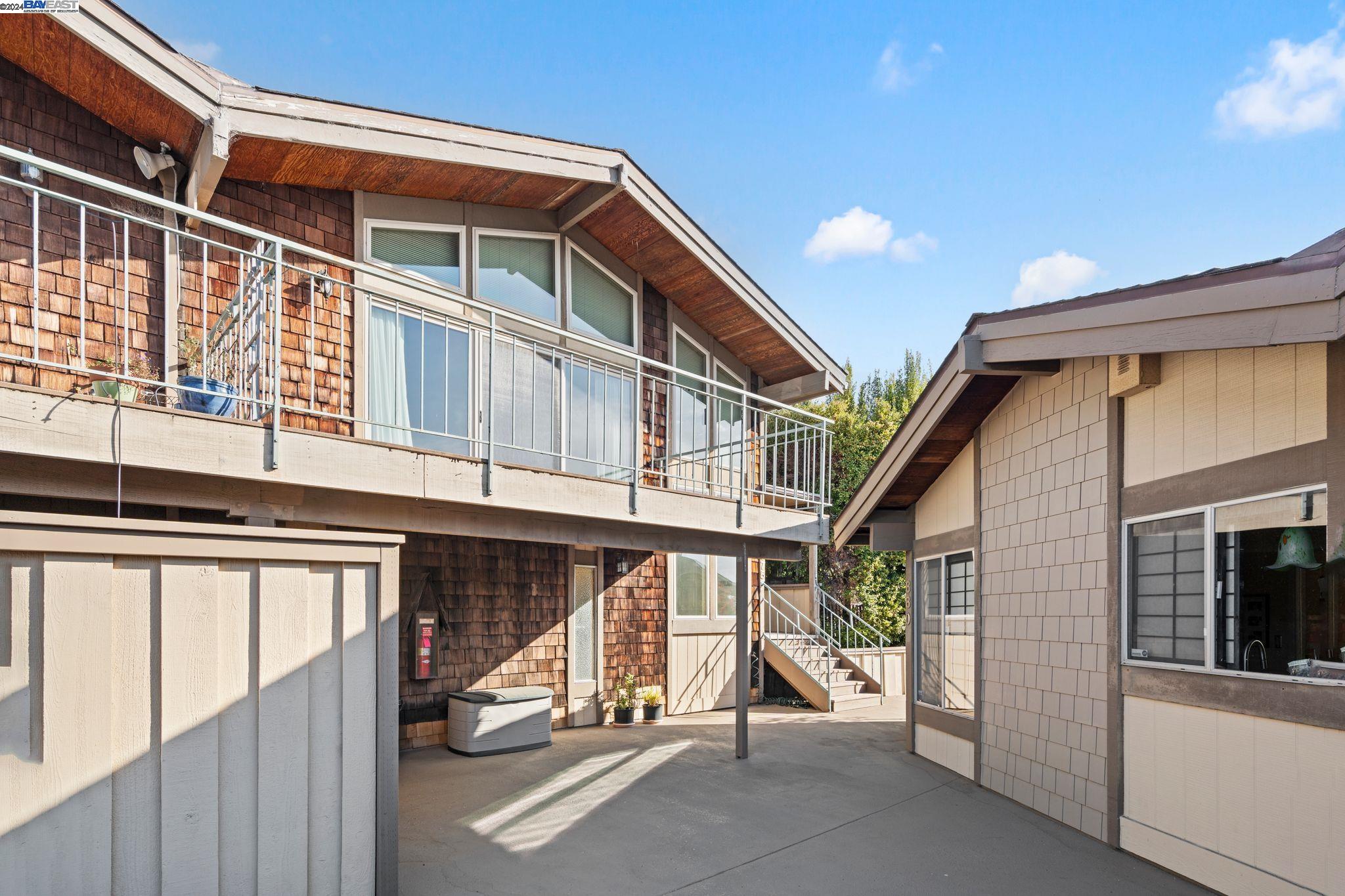 875 Portola Ave