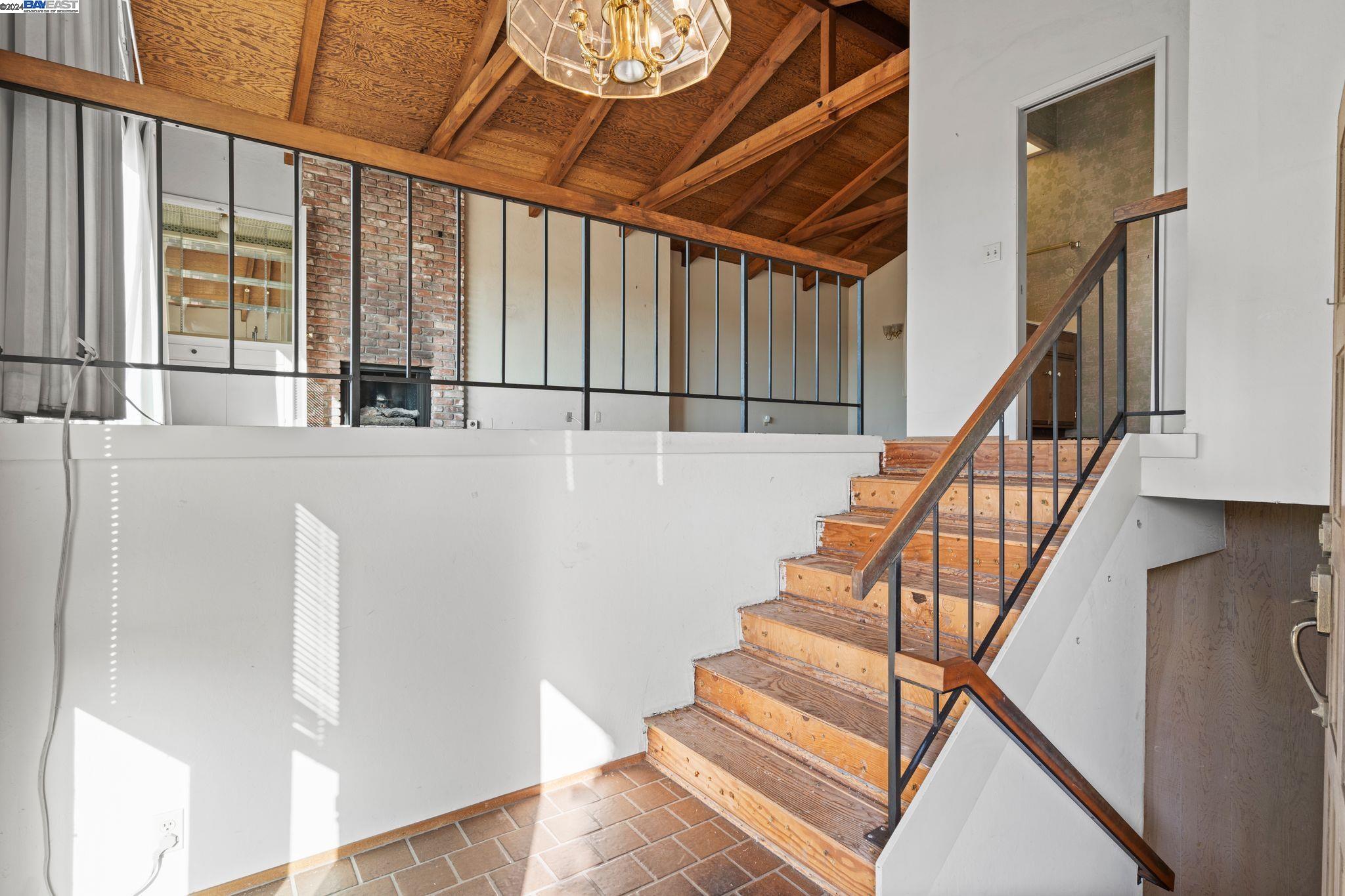 875 Portola Ave