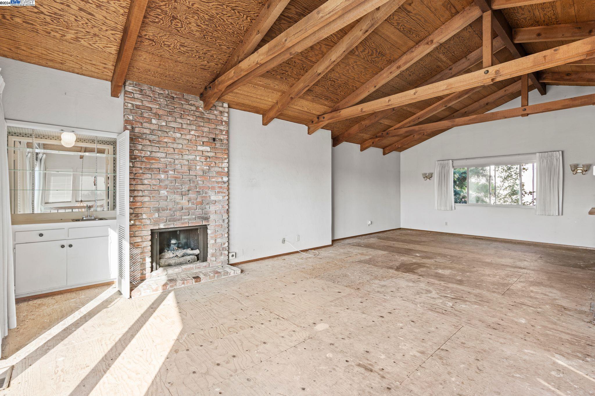 875 Portola Ave