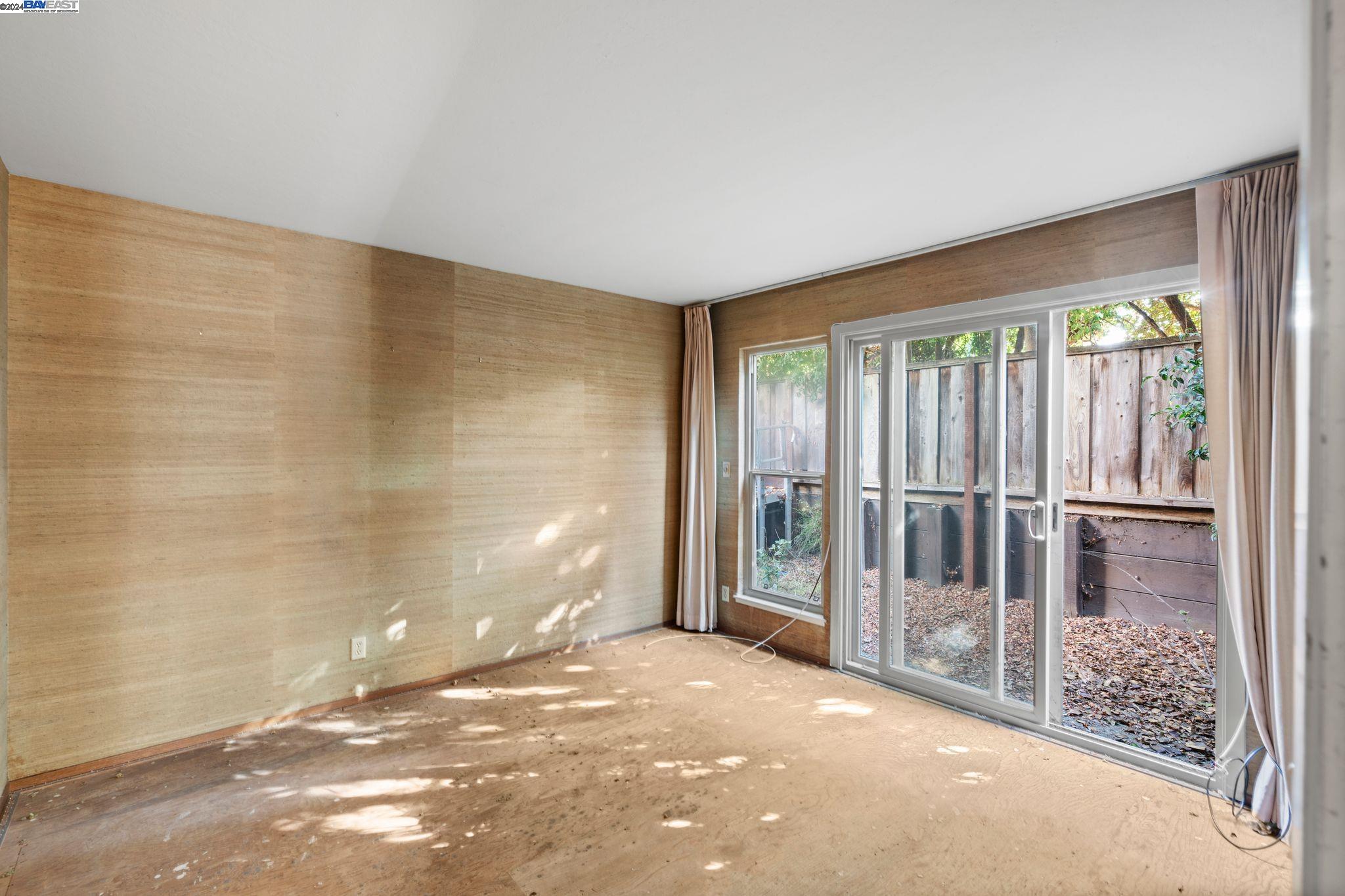 875 Portola Ave