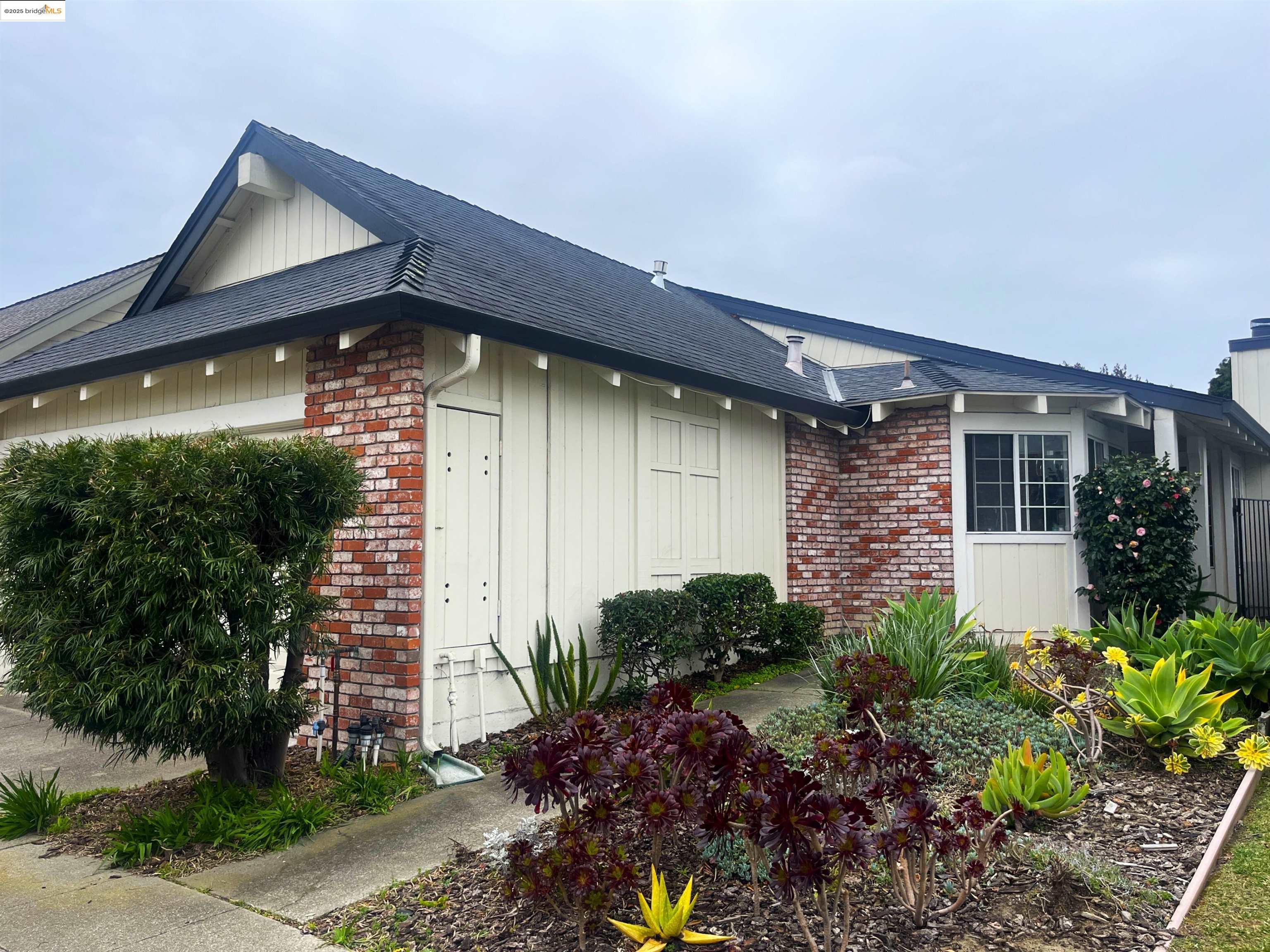 27 Hampton Ct