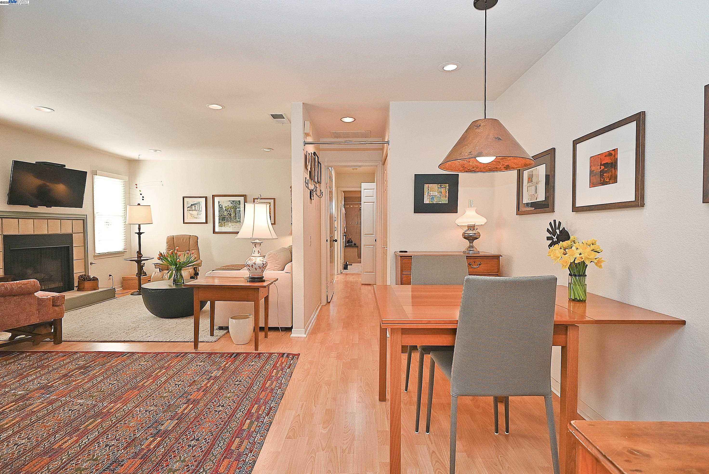 616 Centre Ct