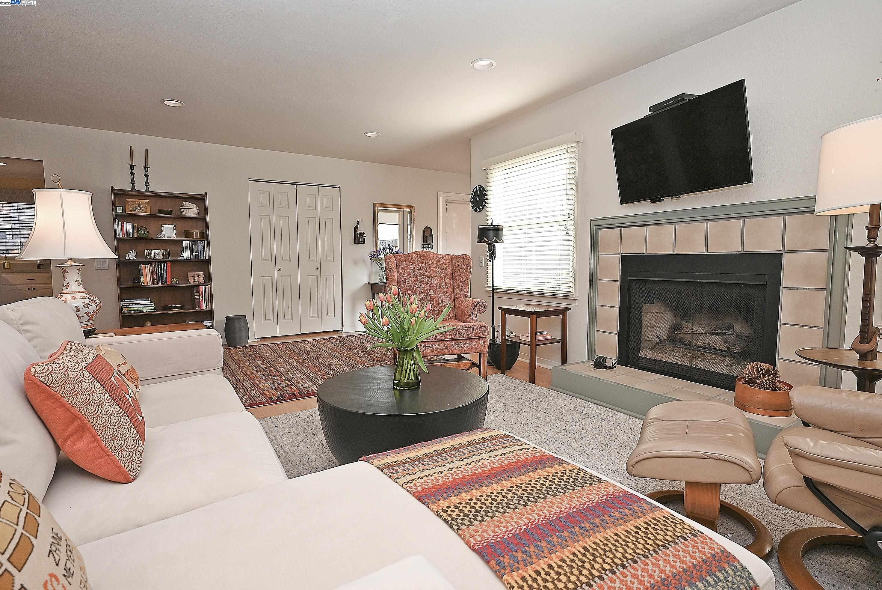 616 Centre Ct