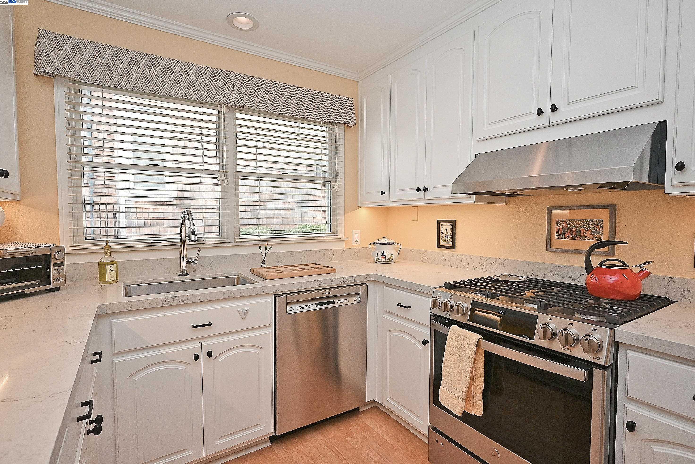 616 Centre Ct