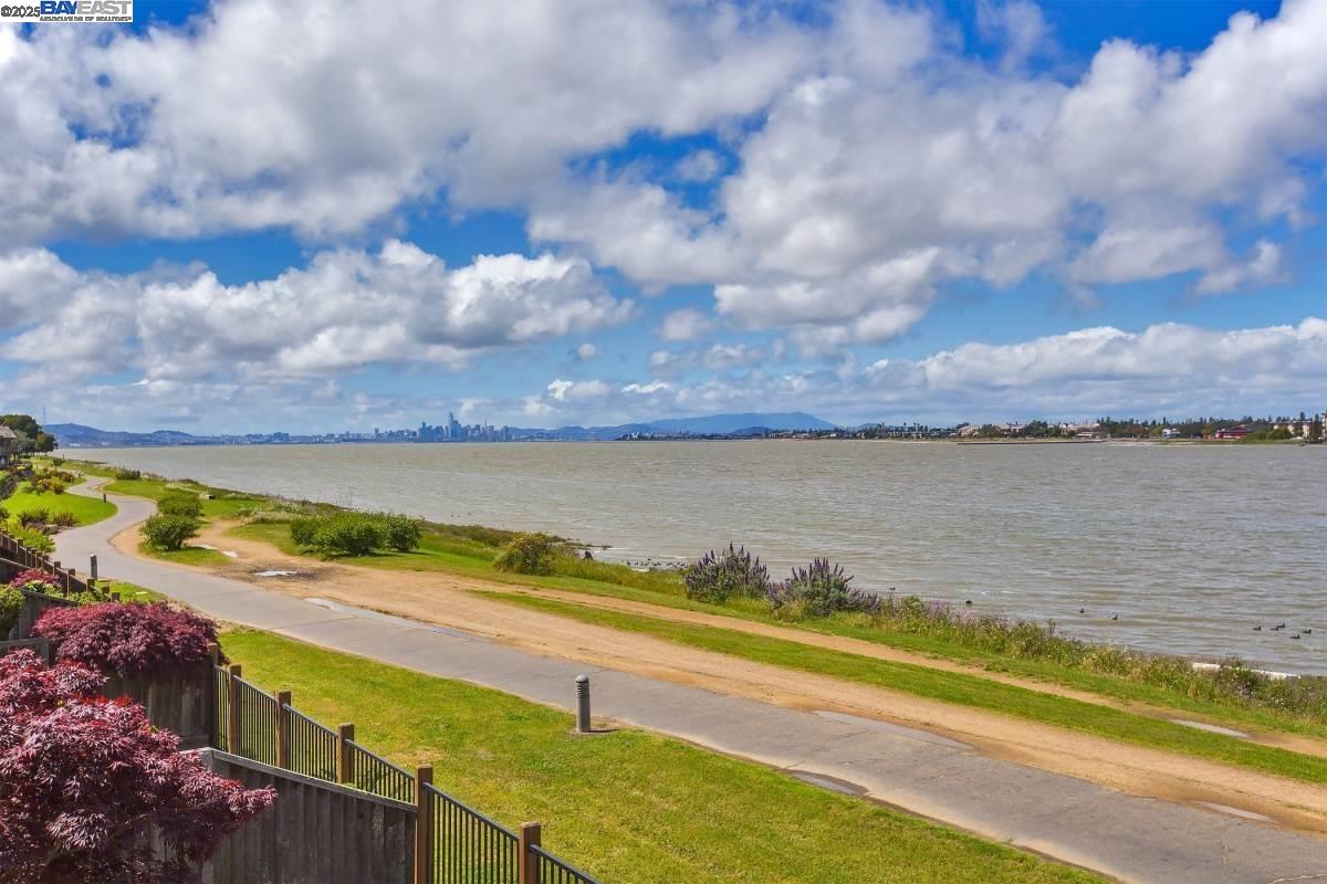 53 Bay Park Ter