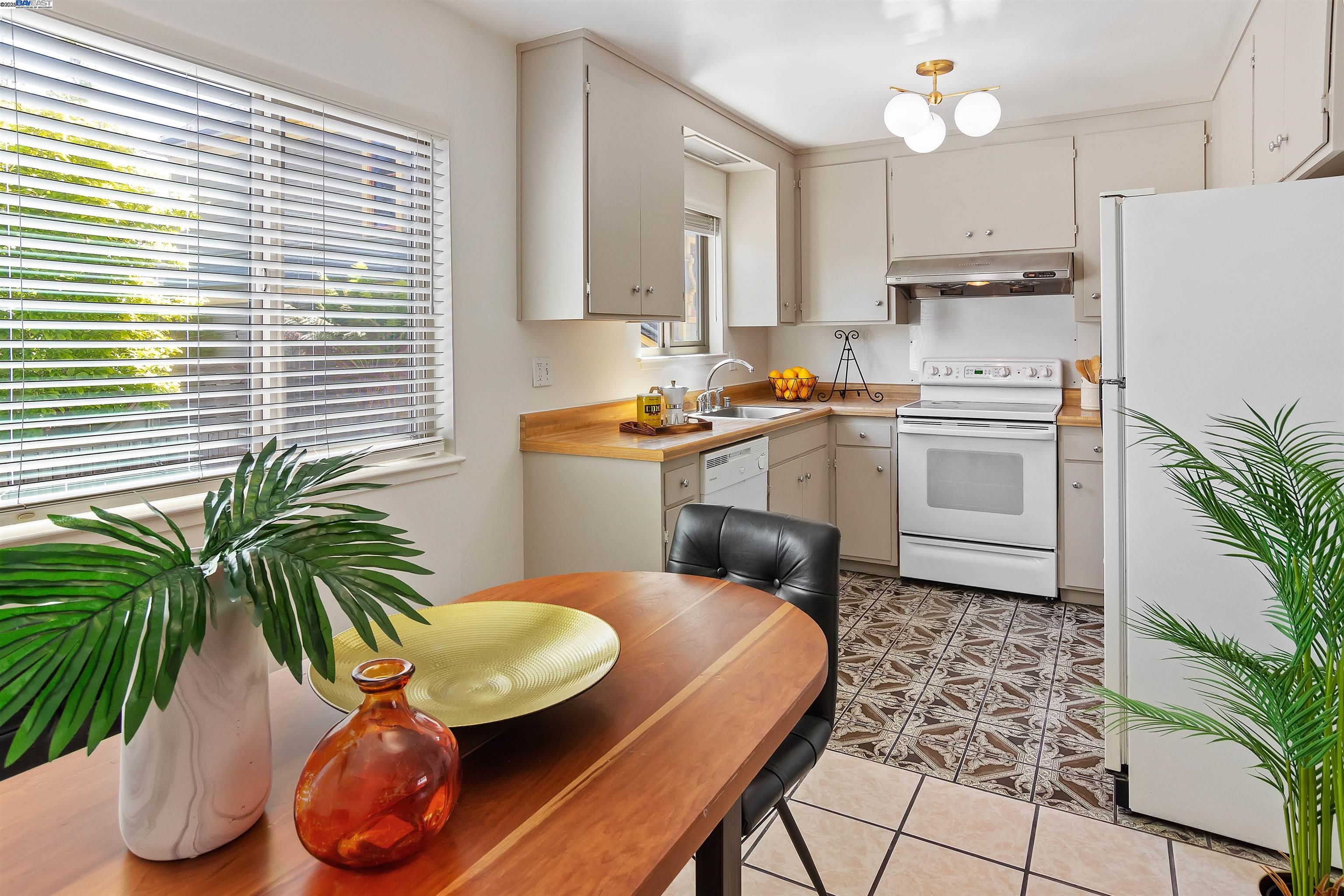 2133 Santa Clara Ave # 214