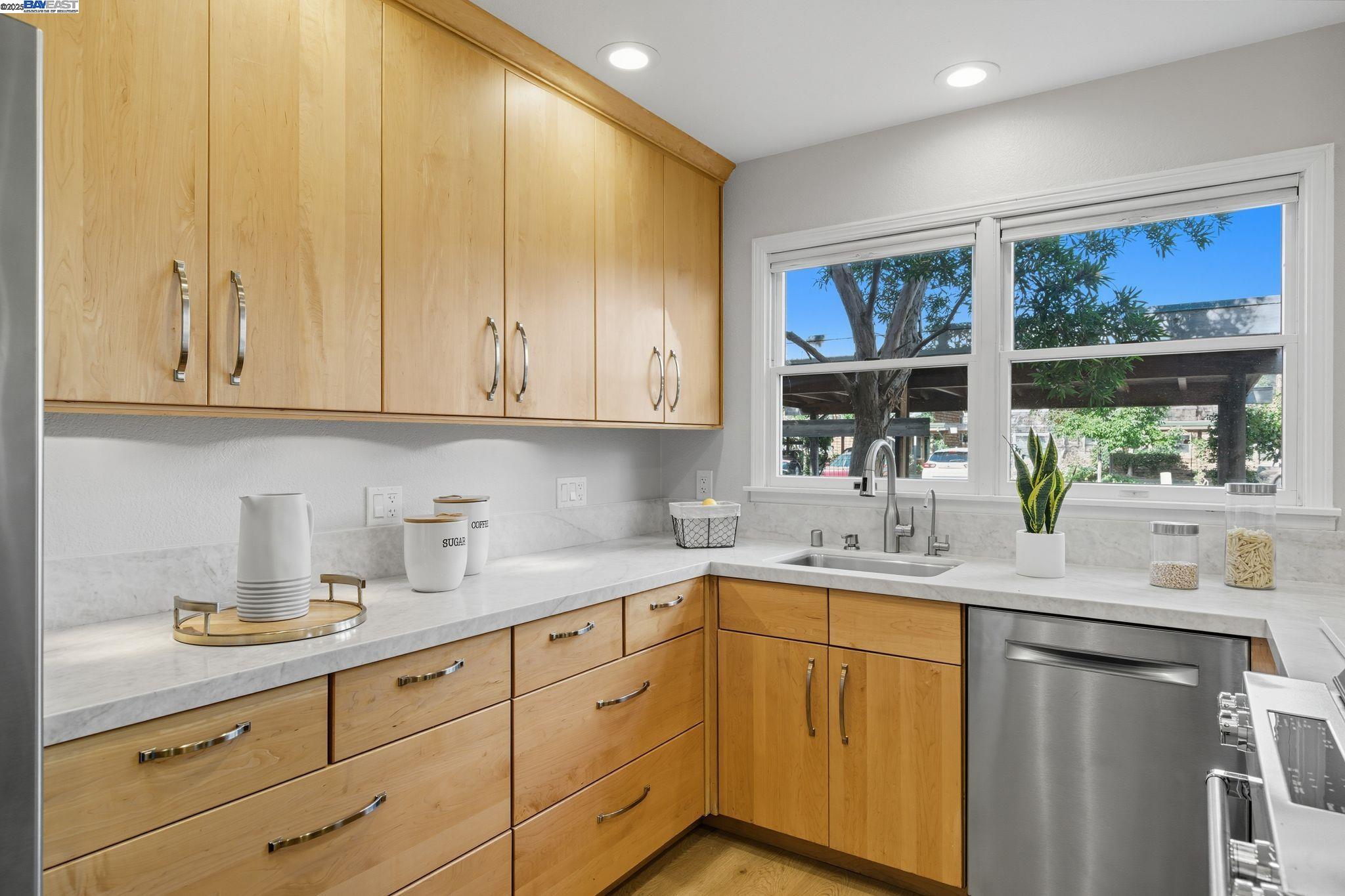 642 Centre Ct