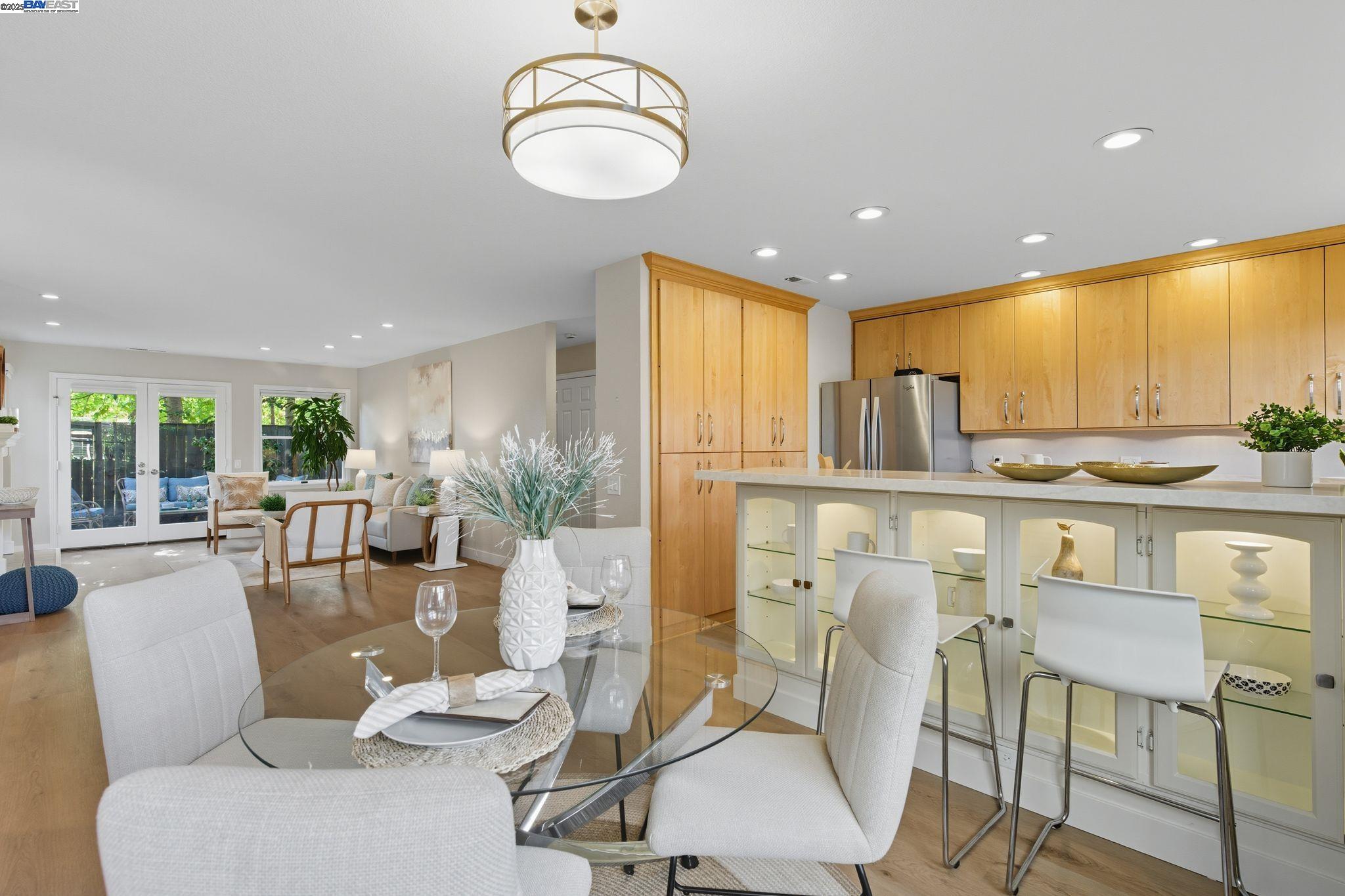 642 Centre Ct