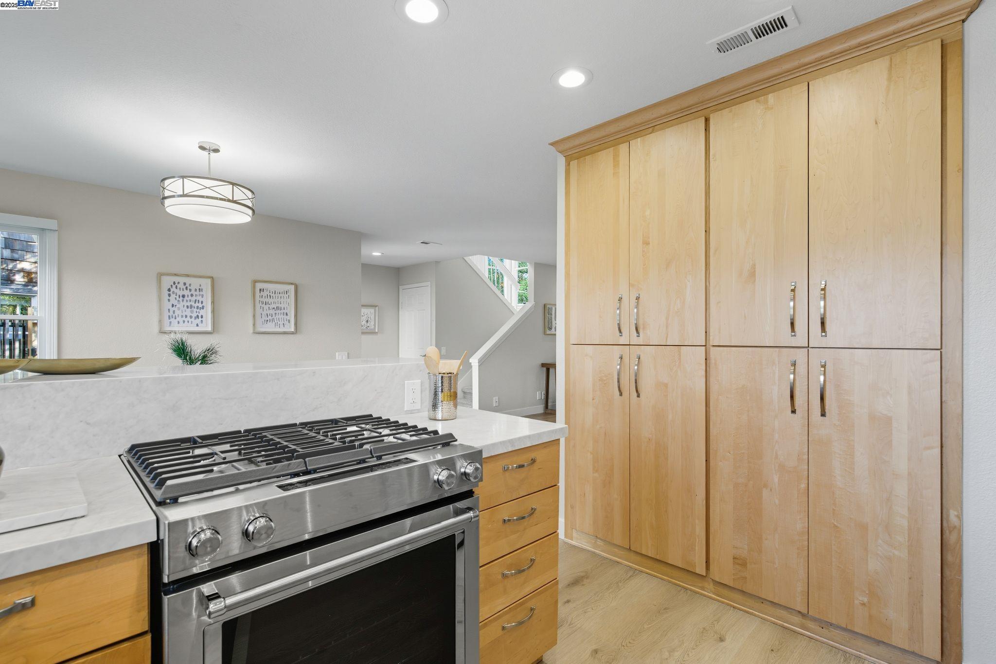 642 Centre Ct
