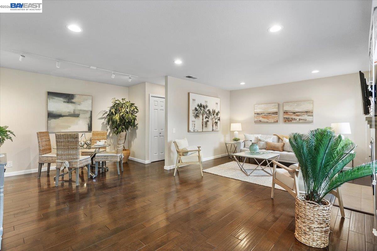 631 Centre Ct