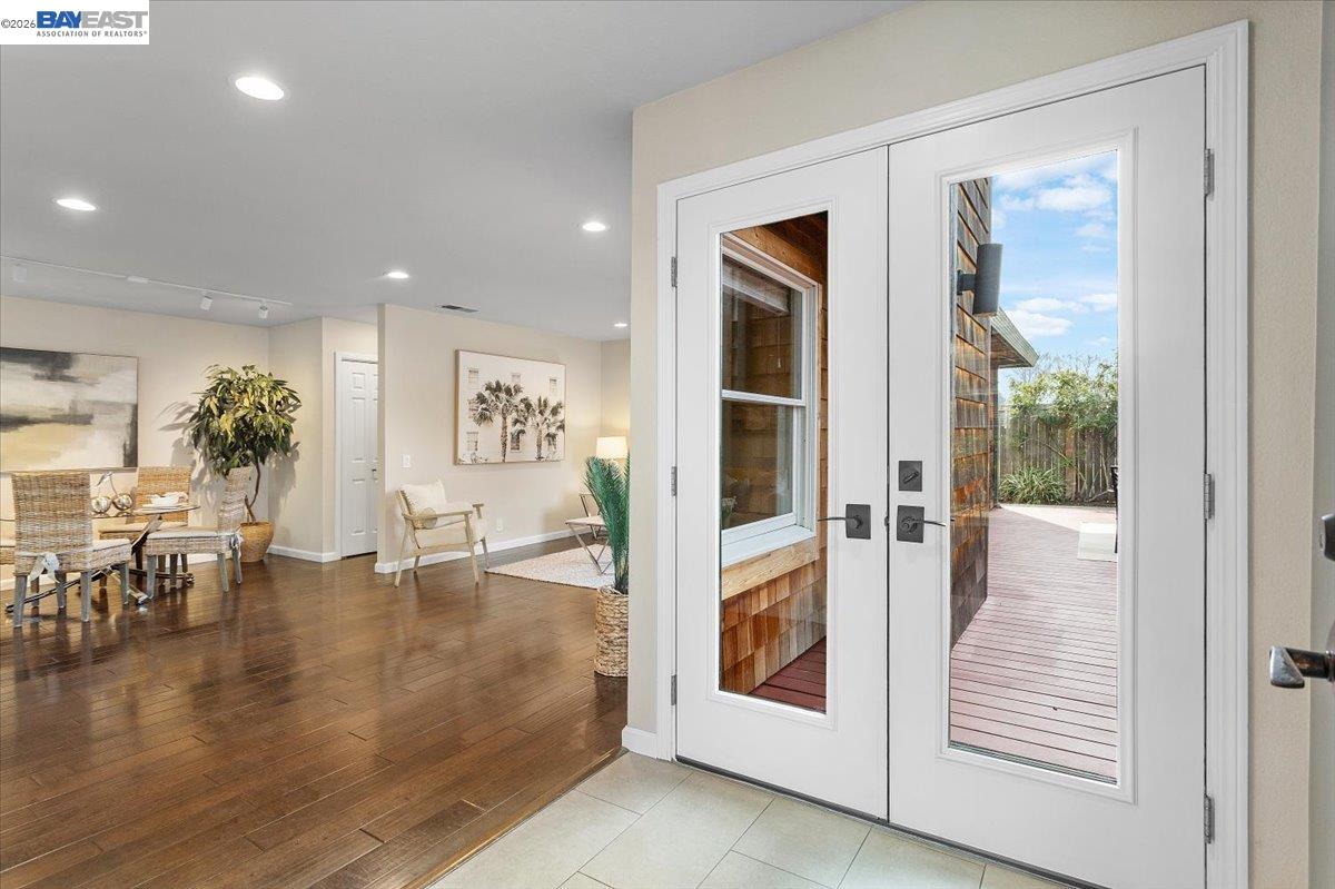631 Centre Ct