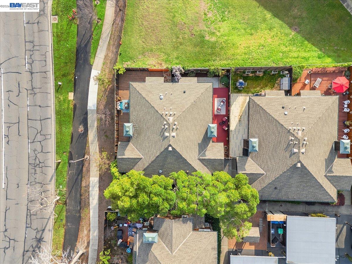 631 Centre Ct