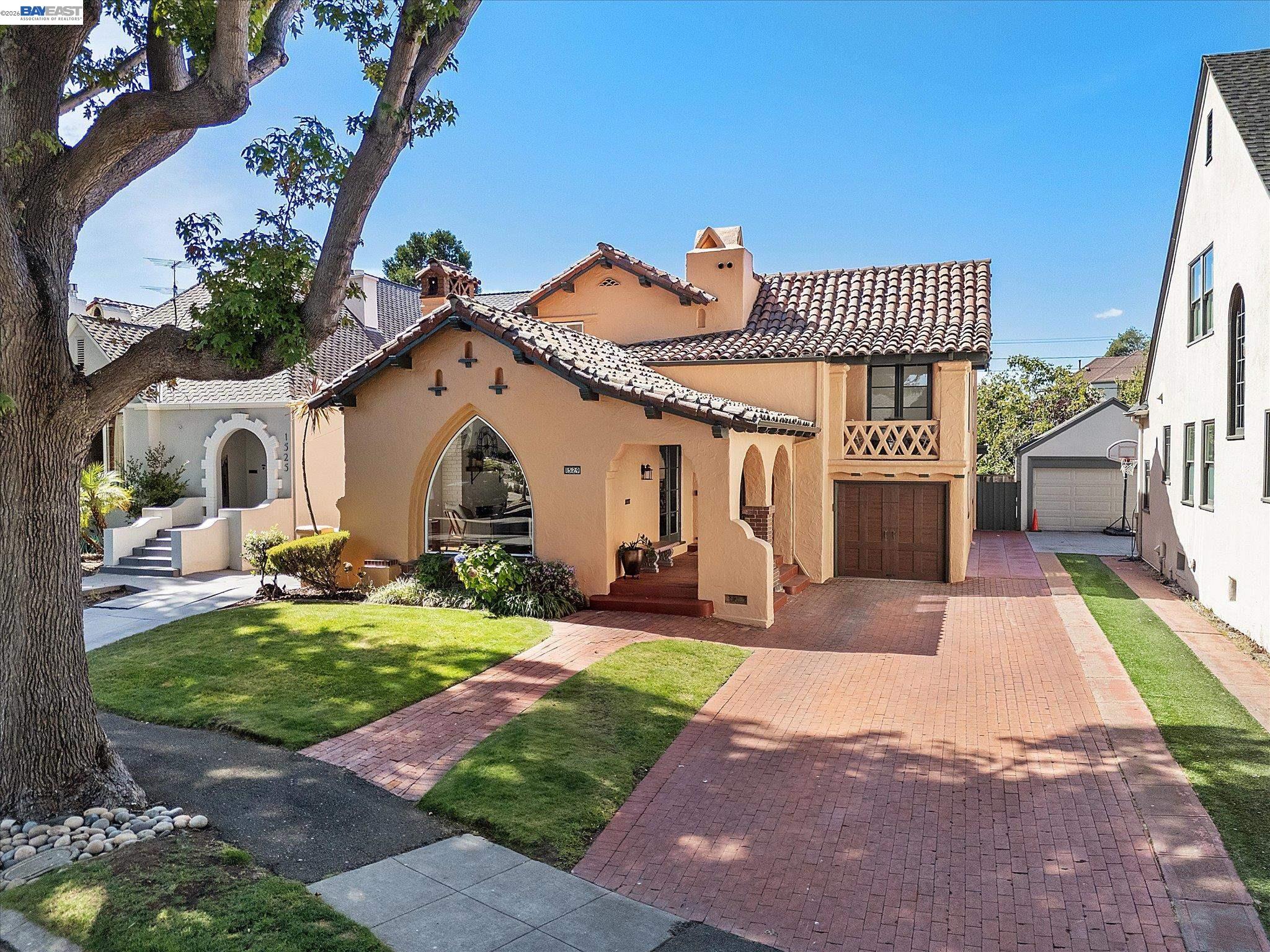 1529 Gibbons Dr