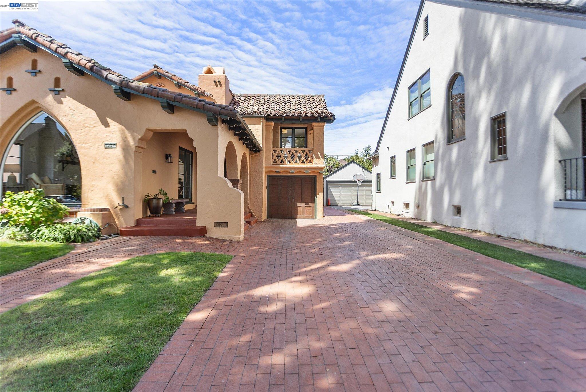 1529 Gibbons Dr