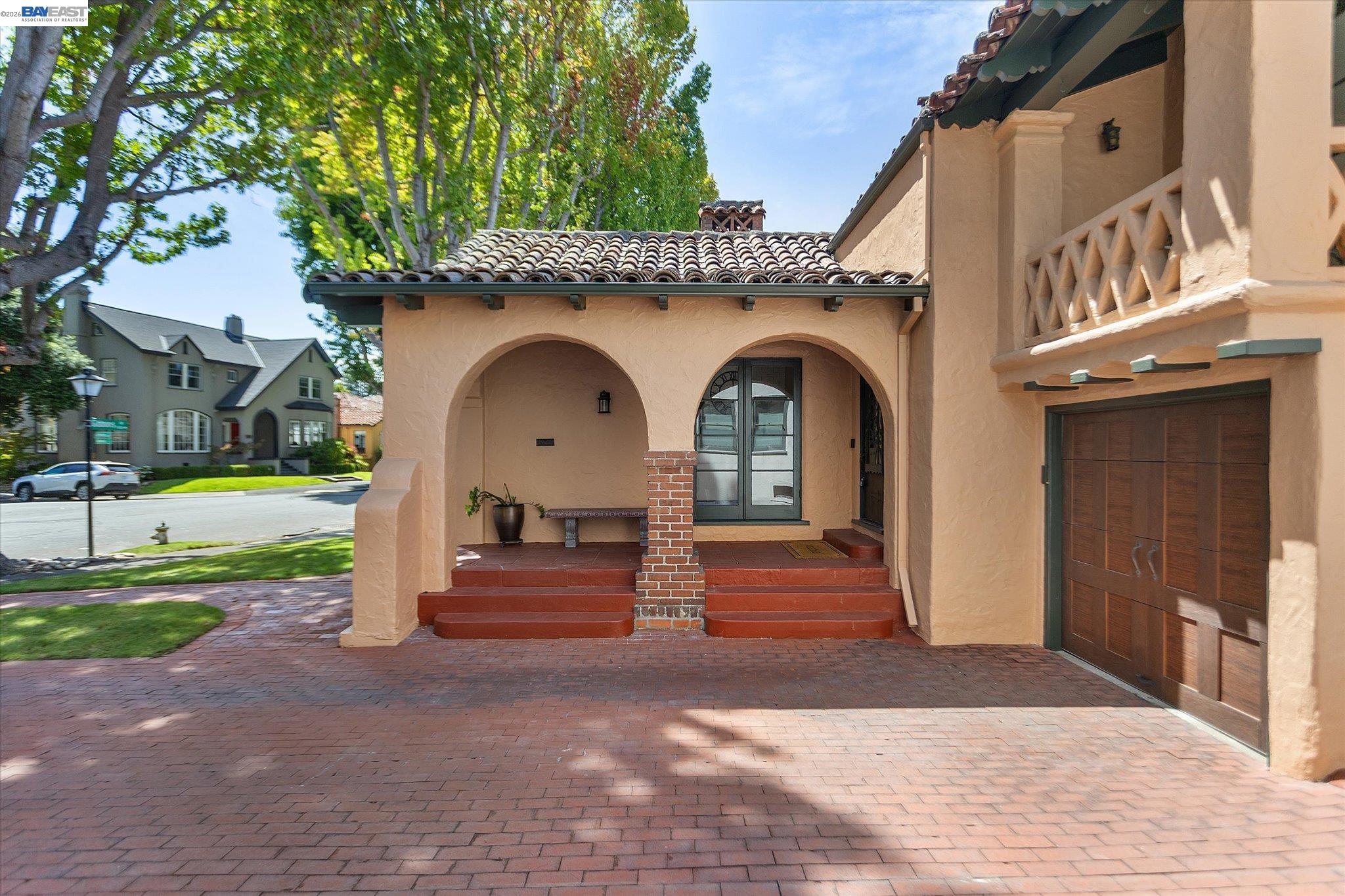 1529 Gibbons Dr