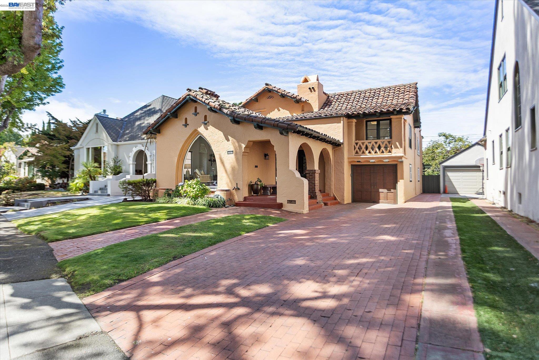 1529 Gibbons Dr