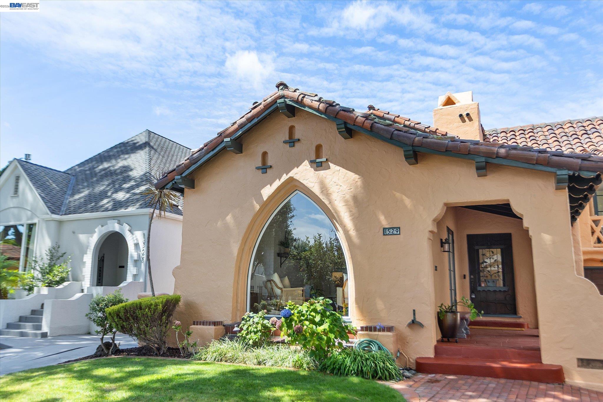 1529 Gibbons Dr