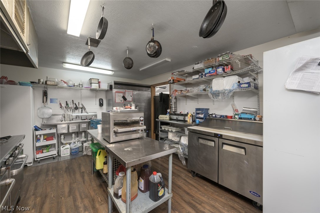 1130 Meadowbrook Lane NE