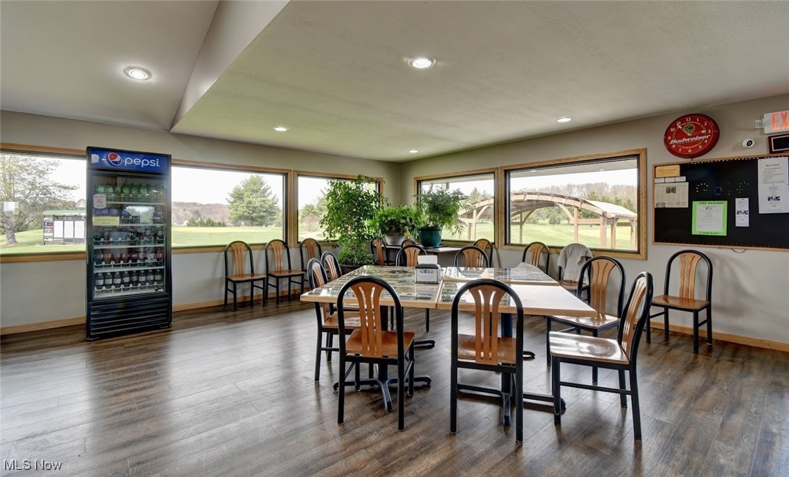 1130 Meadowbrook Lane NE