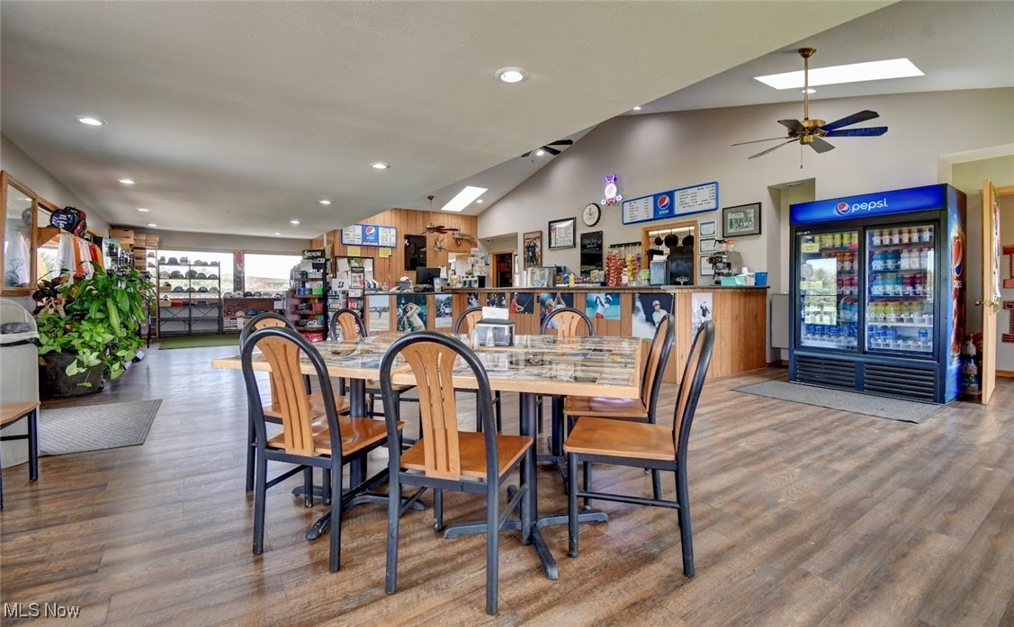 1130 Meadowbrook Lane NE