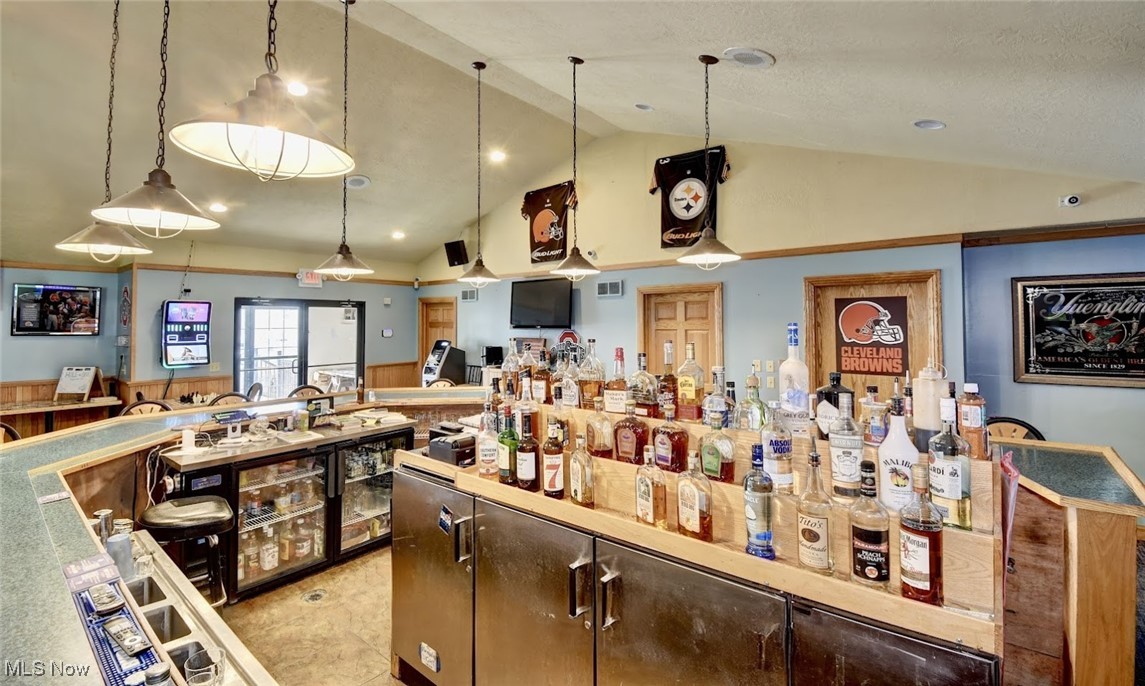 1130 Meadowbrook Lane NE