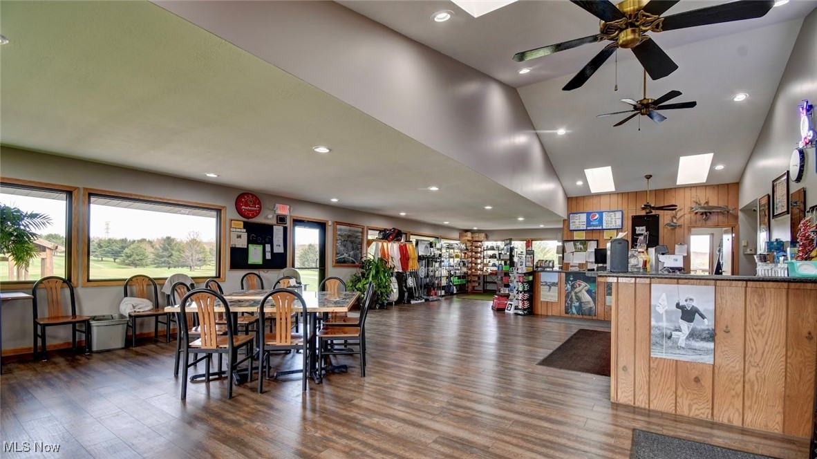 1130 Meadowbrook Lane NE