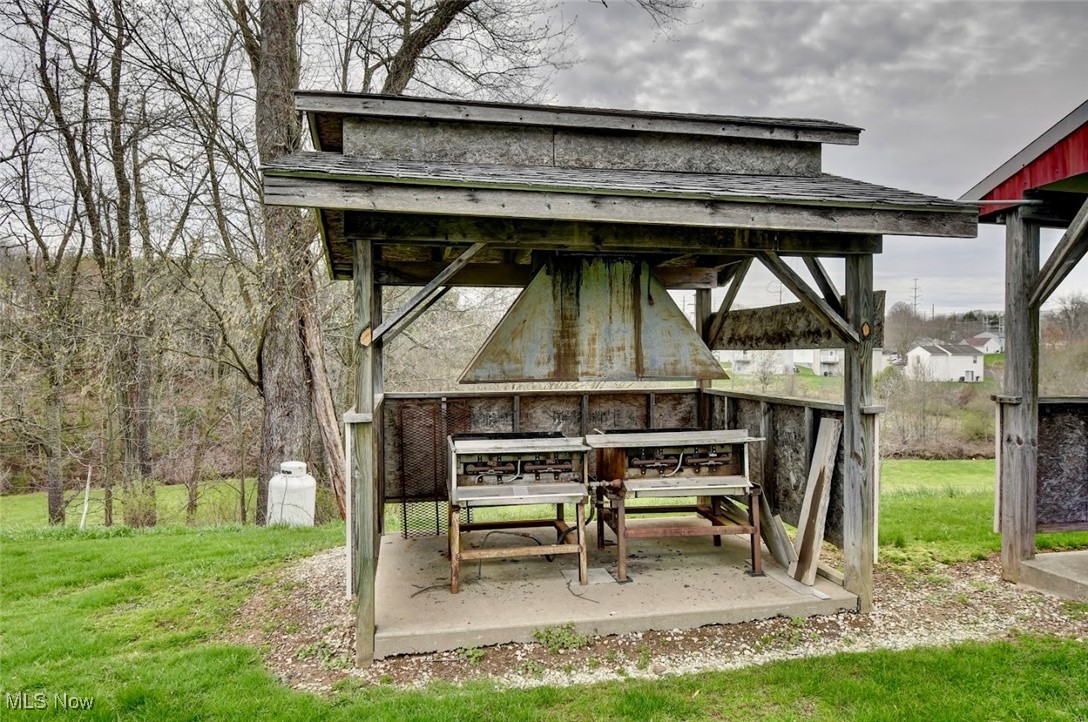 1130 Meadowbrook Lane NE