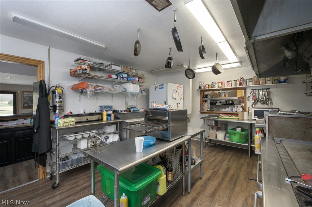 1130 Meadowbrook Lane NE