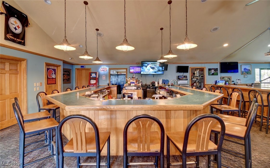 1130 Meadowbrook Lane NE