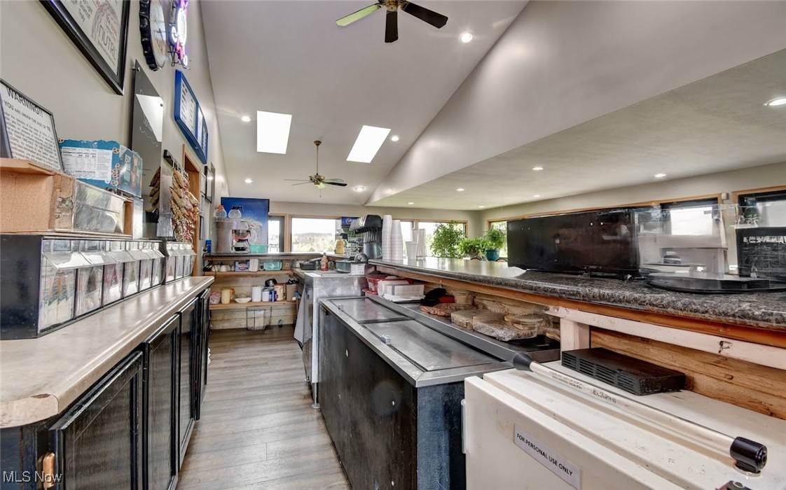 1130 Meadowbrook Lane NE