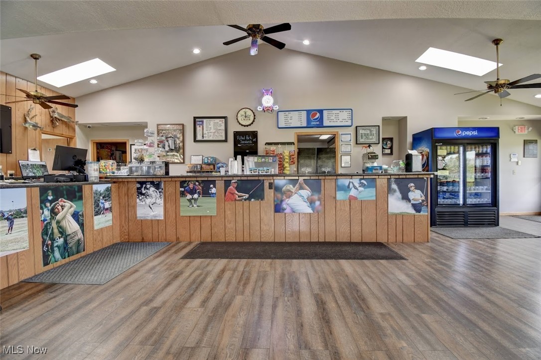 1130 Meadowbrook Lane NE