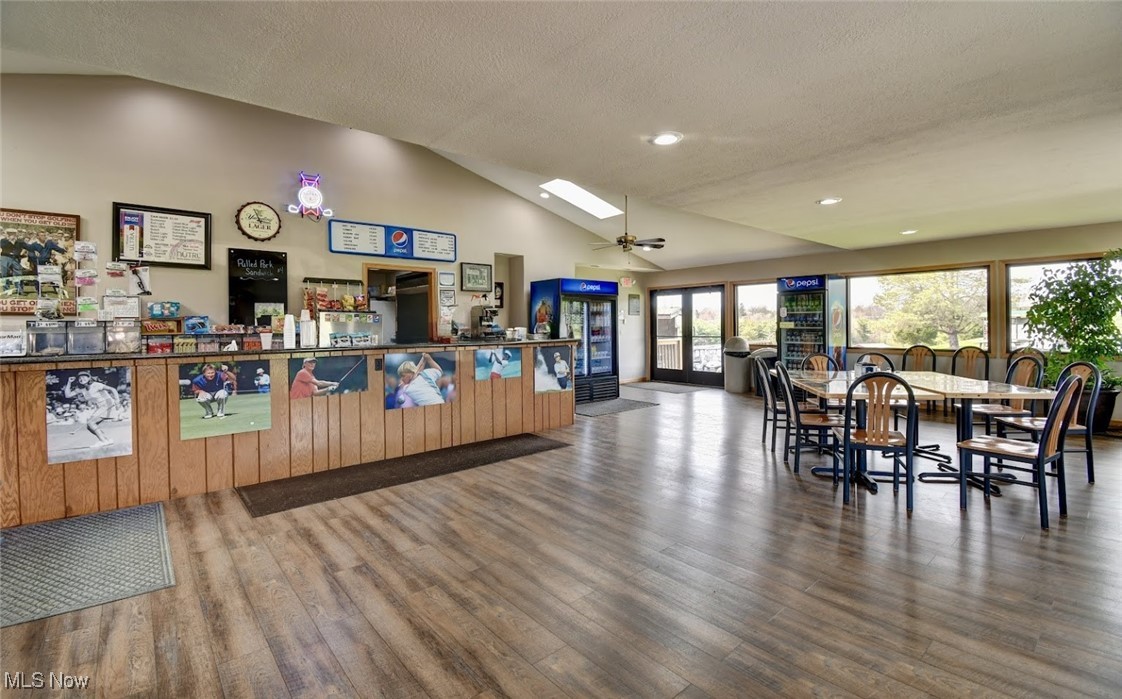 1130 Meadowbrook Lane NE