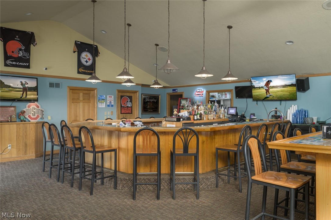 1130 Meadowbrook Lane NE