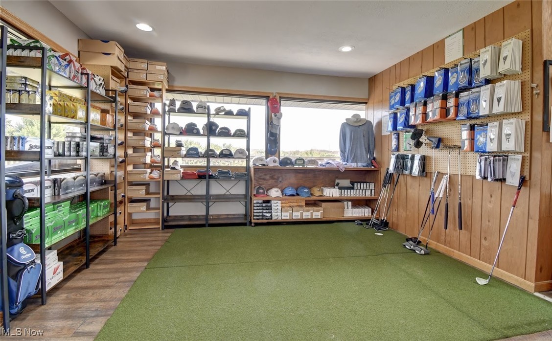 1130 Meadowbrook Lane NE