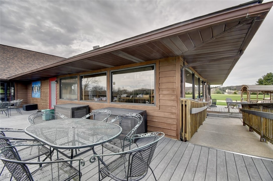 1130 Meadowbrook Lane NE