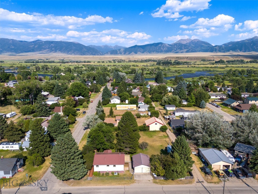 101 E Armitage Street