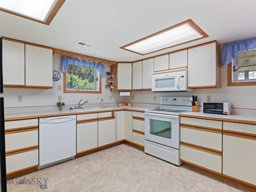 101 E Armitage Street