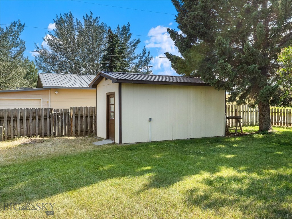 101 E Armitage Street