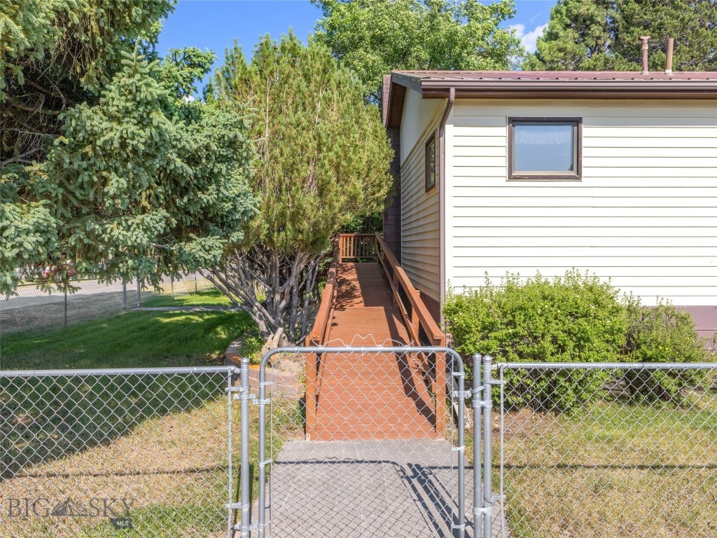 101 E Armitage Street